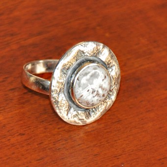 СРЕБЪРЕН ПРЪСТЕН С АХАТ „КРЕЙЗИЛЕЙС“